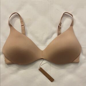 SKIMS WIRELESS FORM PUSH-UP PLUNGE BRA